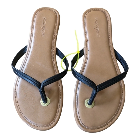 Banana Republic Black Faux Leather Thong Sandals Size 7 GUC - Picture 1 of 4